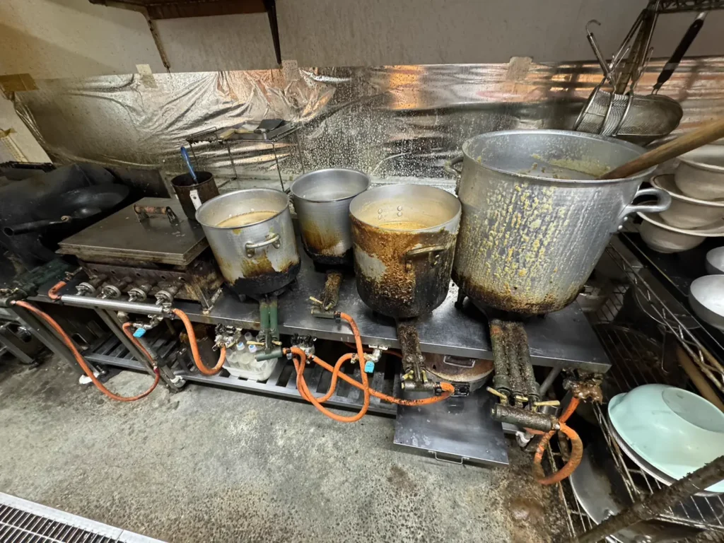 ラーメン屋さんの厨房